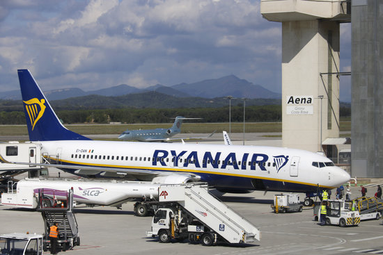 Ryanair plane at the Girona airport on October 2, 2019 (by Aleix Freixas)